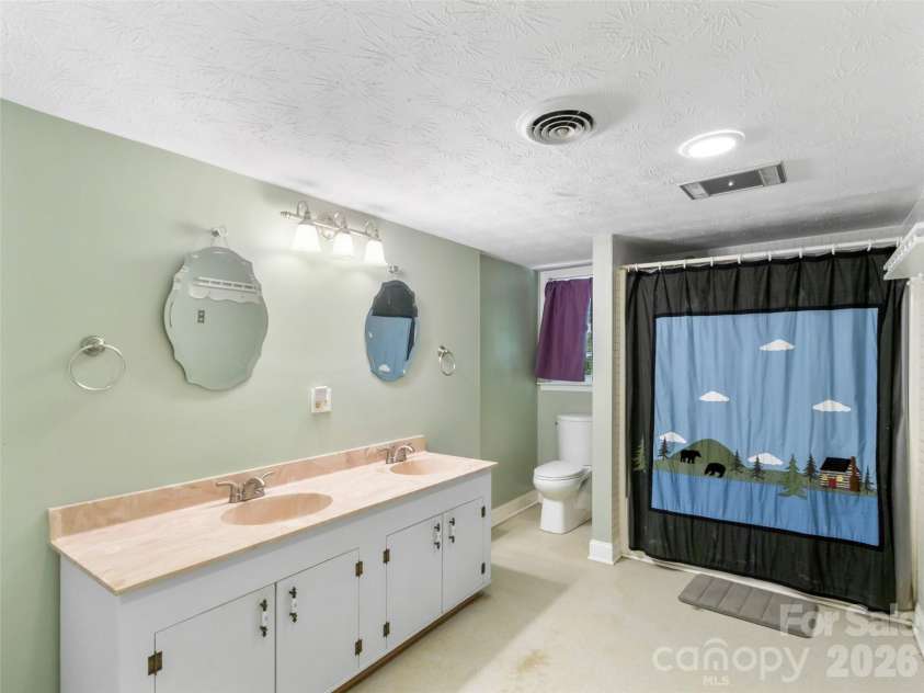435 Three Quarter Creek Road, Burnsville, NC 28714.  MLS# CAR4425746, YatesRealty ID 51345. 