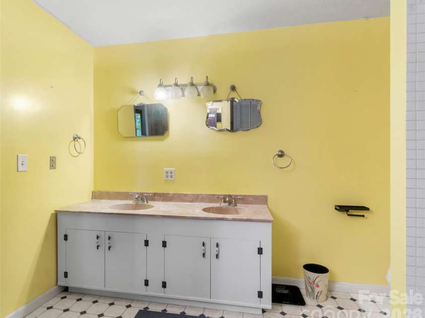 435 Three Quarter Creek Road, Burnsville, NC 28714.  MLS# CAR4425746, YatesRealty ID 51345. 