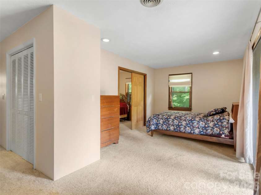 435 Three Quarter Creek Road, Burnsville, NC 28714.  MLS# CAR4425746, YatesRealty ID 51345. 