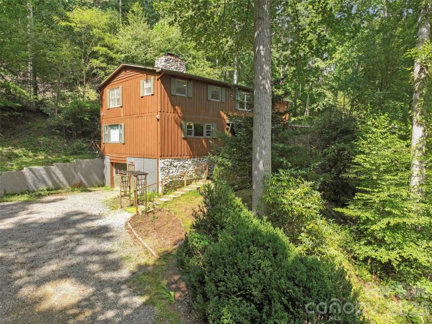 435 Three Quarter Creek Road, Burnsville, NC 28714.  MLS# CAR4425746, YatesRealty ID 51345. 