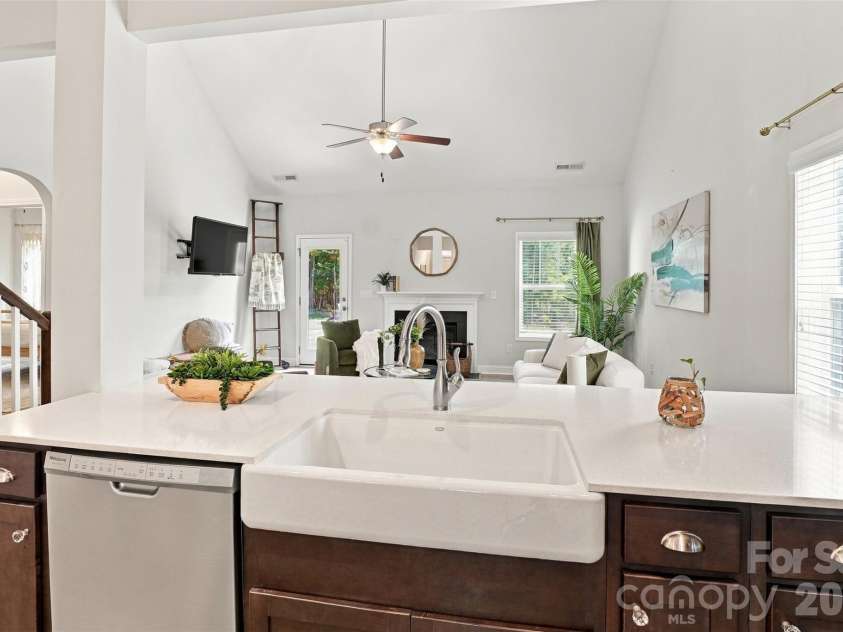 628 Heron View Drive, York, SC 29745.  MLS# CAR4420667, YatesRealty ID 51349. 