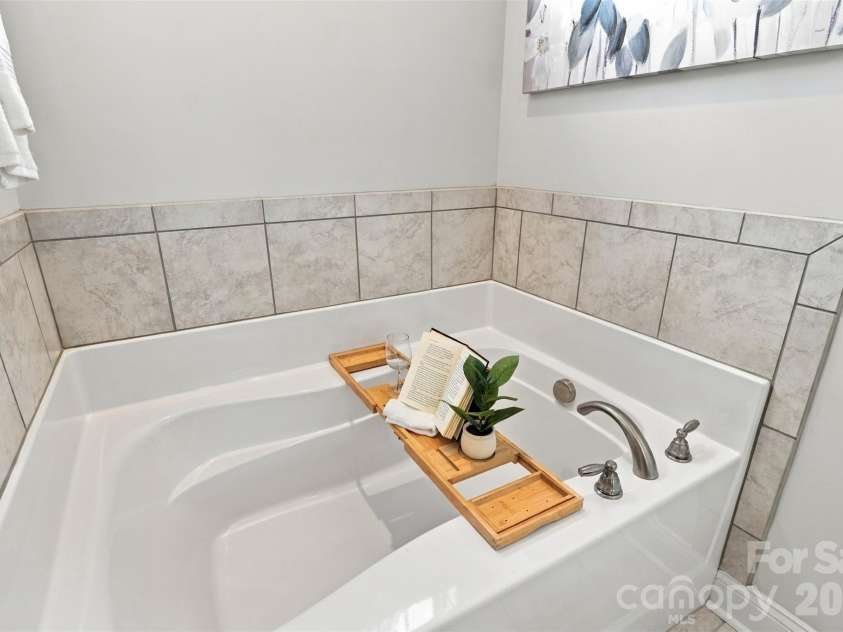 628 Heron View Drive, York, SC 29745.  MLS# CAR4420667, YatesRealty ID 51349. 