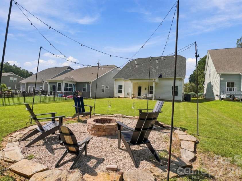628 Heron View Drive, York, SC 29745.  MLS# CAR4420667, YatesRealty ID 51349. 