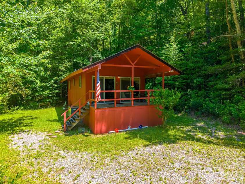 255 Bailey Avenue, Bryson City, NC 28713.  MLS# CAR4425736, YatesRealty ID 51351. 