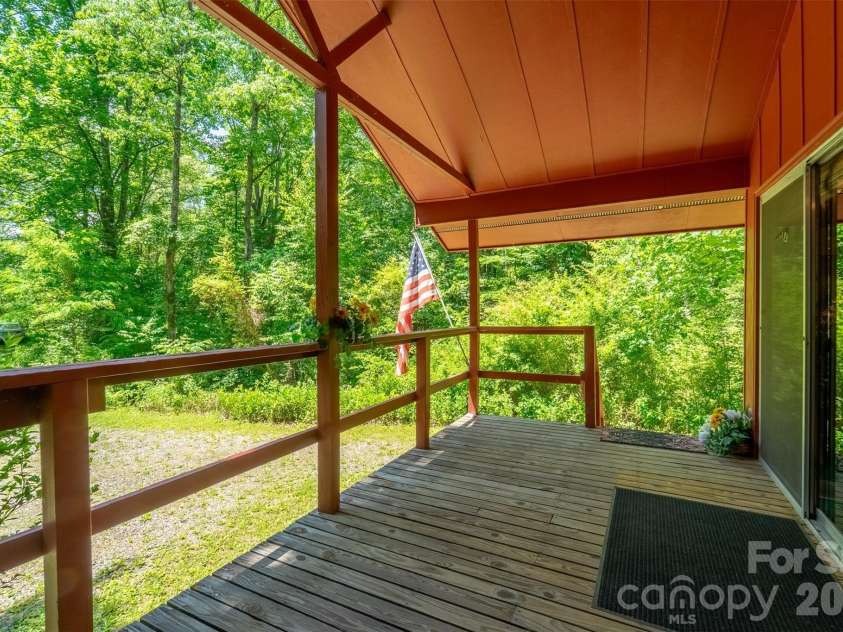 255 Bailey Avenue, Bryson City, NC 28713.  MLS# CAR4425736, YatesRealty ID 51351. 