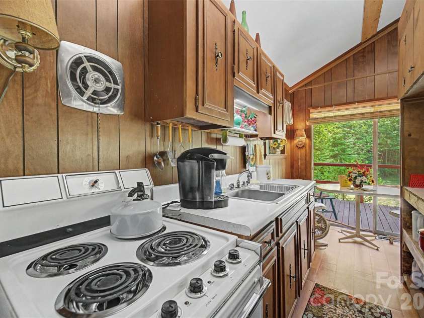 255 Bailey Avenue, Bryson City, NC 28713.  MLS# CAR4425736, YatesRealty ID 51351. 