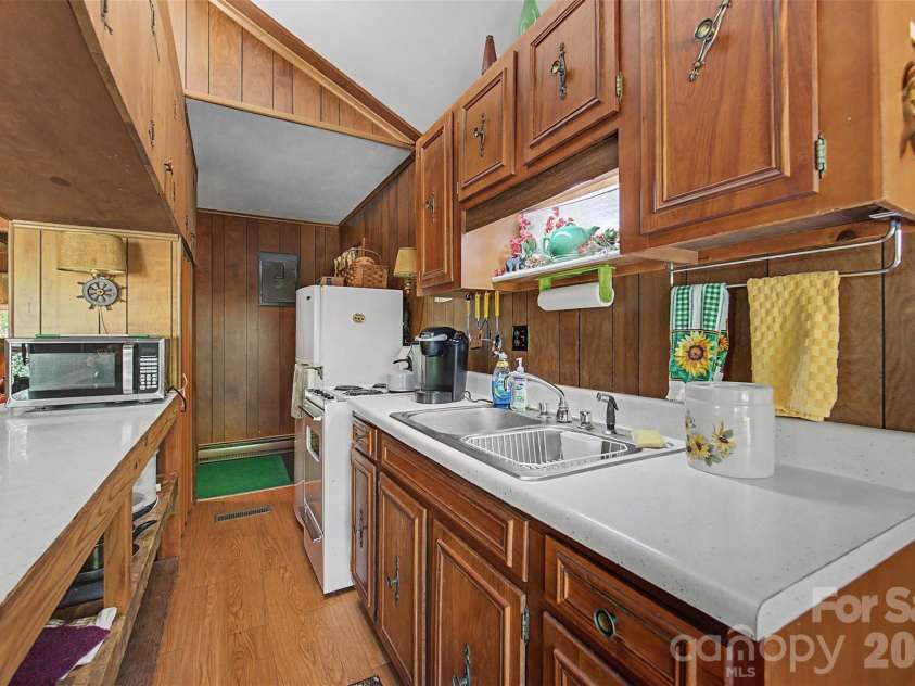 255 Bailey Avenue, Bryson City, NC 28713.  MLS# CAR4425736, YatesRealty ID 51351. 