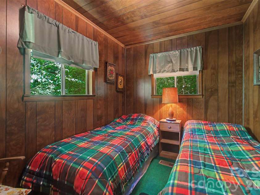 255 Bailey Avenue, Bryson City, NC 28713.  MLS# CAR4425736, YatesRealty ID 51351. 