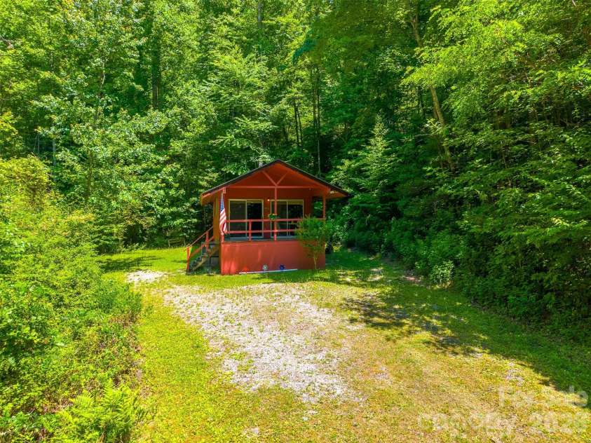 255 Bailey Avenue, Bryson City, NC 28713.  MLS# CAR4425736, YatesRealty ID 51351. 