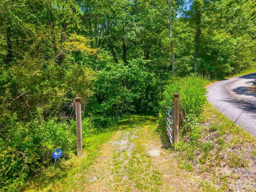 255 Bailey Avenue, Bryson City, NC 28713.  MLS# CAR4425736, YatesRealty ID 51351. 