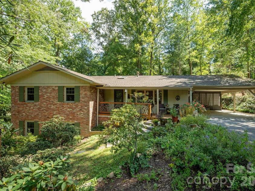 906 Indian Hill Road, Hendersonville, NC 28792.  MLS# CAR4425706, YatesRealty ID 51354. 