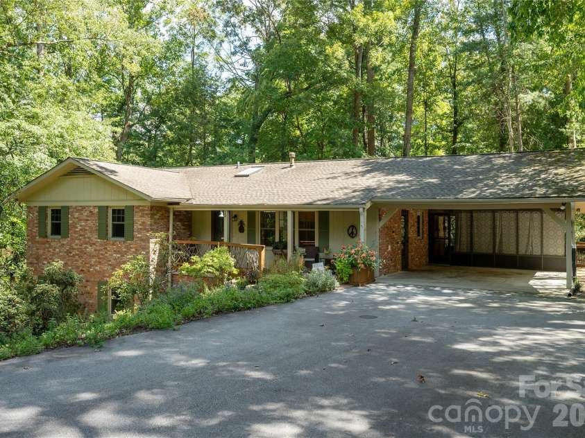 906 Indian Hill Road, Hendersonville, NC 28792.  MLS# CAR4425706, YatesRealty ID 51354. 