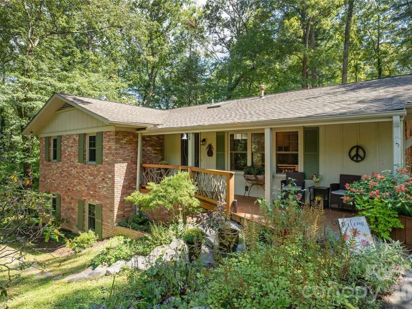 906 Indian Hill Road, Hendersonville, NC 28792.  MLS# CAR4425706, YatesRealty ID 51354. 