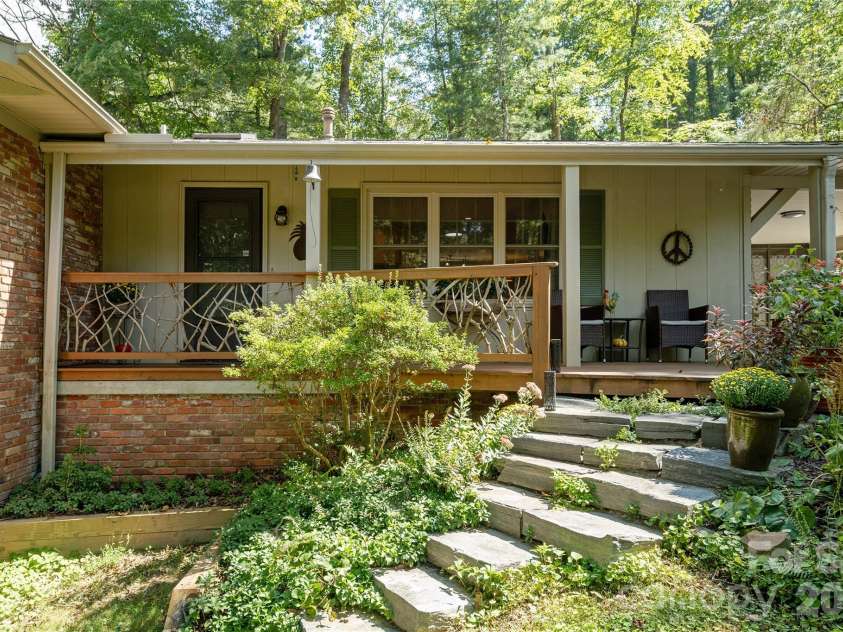 906 Indian Hill Road, Hendersonville, NC 28792.  MLS# CAR4425706, YatesRealty ID 51354. 