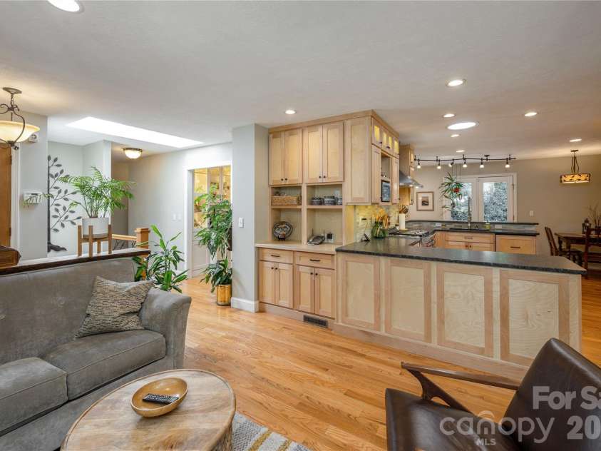 906 Indian Hill Road, Hendersonville, NC 28792.  MLS# CAR4425706, YatesRealty ID 51354. 