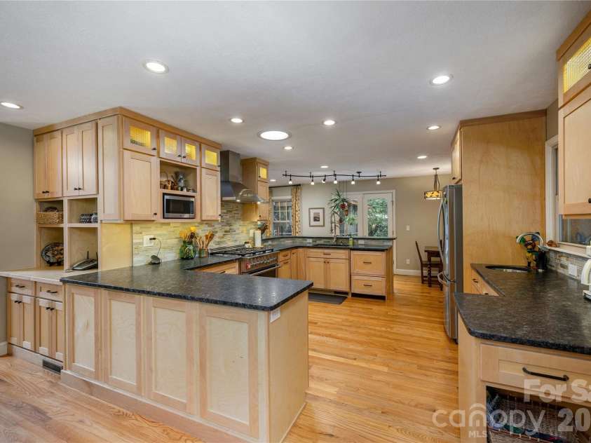 906 Indian Hill Road, Hendersonville, NC 28792.  MLS# CAR4425706, YatesRealty ID 51354. 