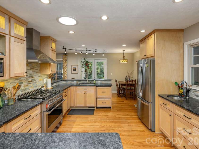 906 Indian Hill Road, Hendersonville, NC 28792.  MLS# CAR4425706, YatesRealty ID 51354. 