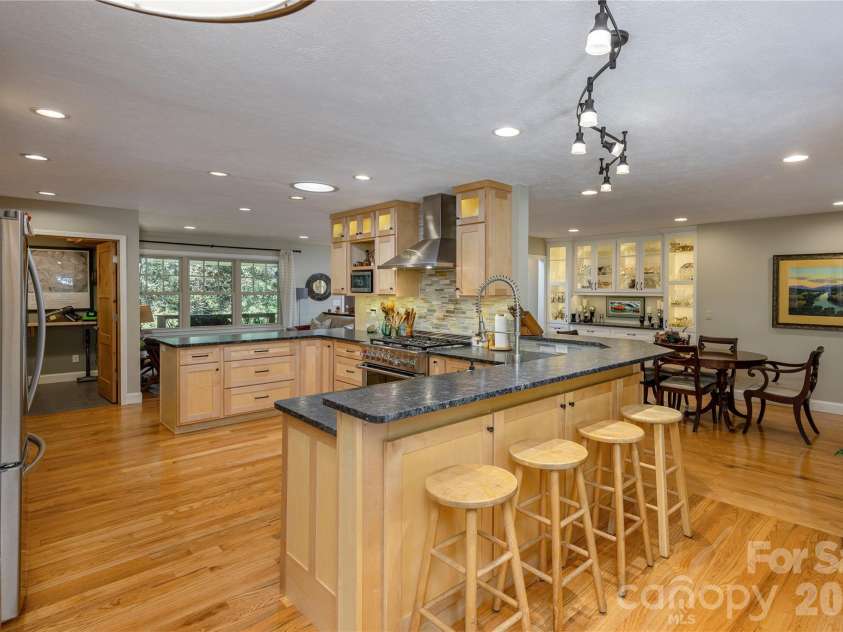 906 Indian Hill Road, Hendersonville, NC 28792.  MLS# CAR4425706, YatesRealty ID 51354. 