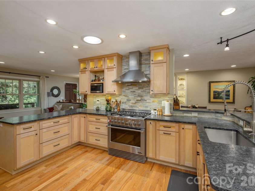 906 Indian Hill Road, Hendersonville, NC 28792.  MLS# CAR4425706, YatesRealty ID 51354. 