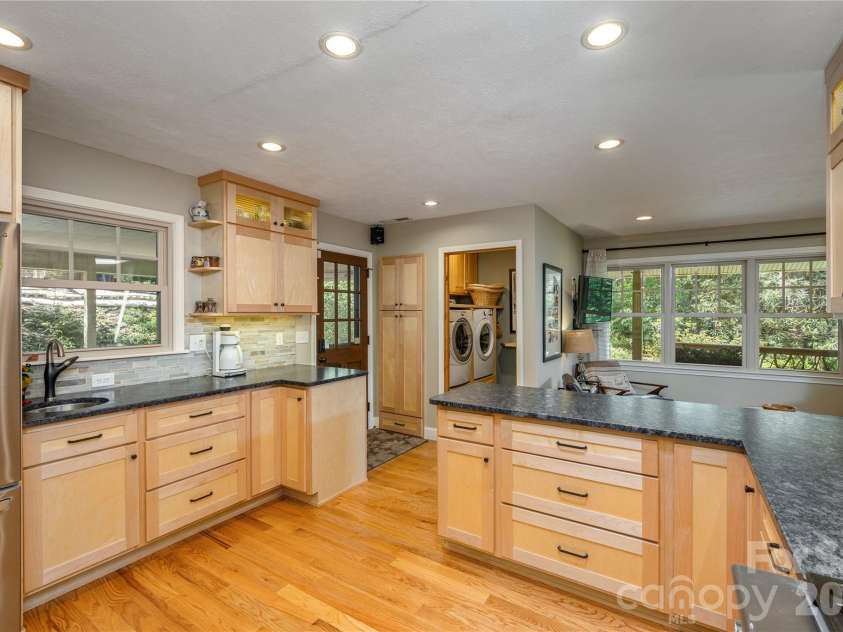 906 Indian Hill Road, Hendersonville, NC 28792.  MLS# CAR4425706, YatesRealty ID 51354. 