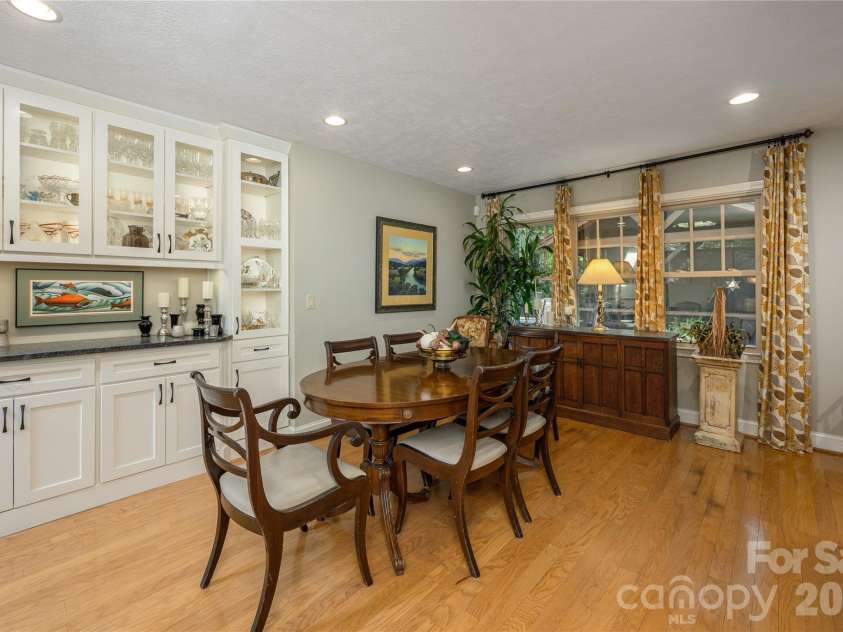 906 Indian Hill Road, Hendersonville, NC 28792.  MLS# CAR4425706, YatesRealty ID 51354. 