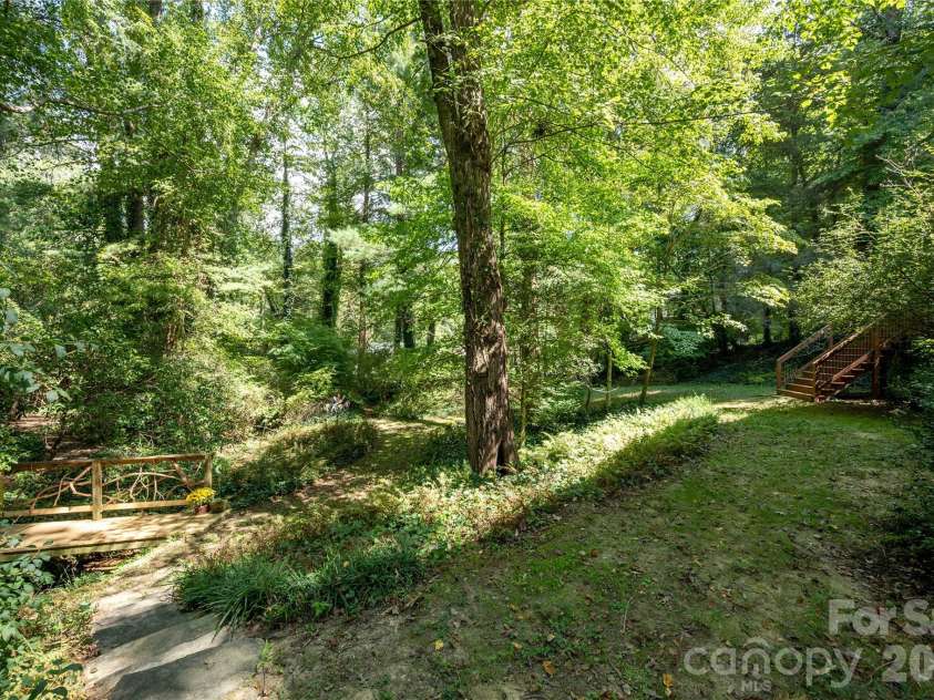 906 Indian Hill Road, Hendersonville, NC 28792.  MLS# CAR4425706, YatesRealty ID 51354. 