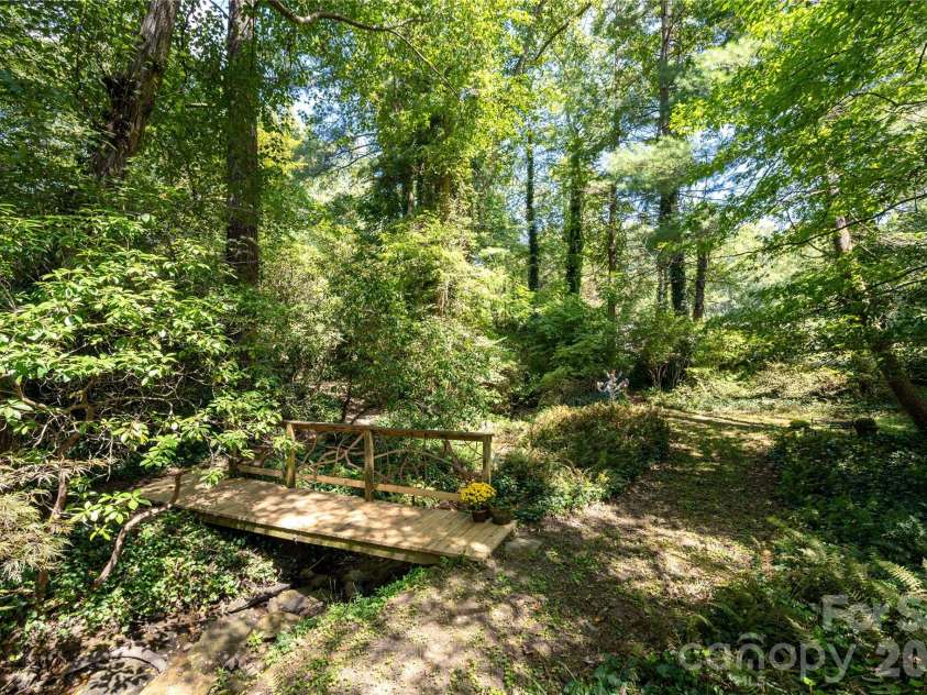 906 Indian Hill Road, Hendersonville, NC 28792.  MLS# CAR4425706, YatesRealty ID 51354. 