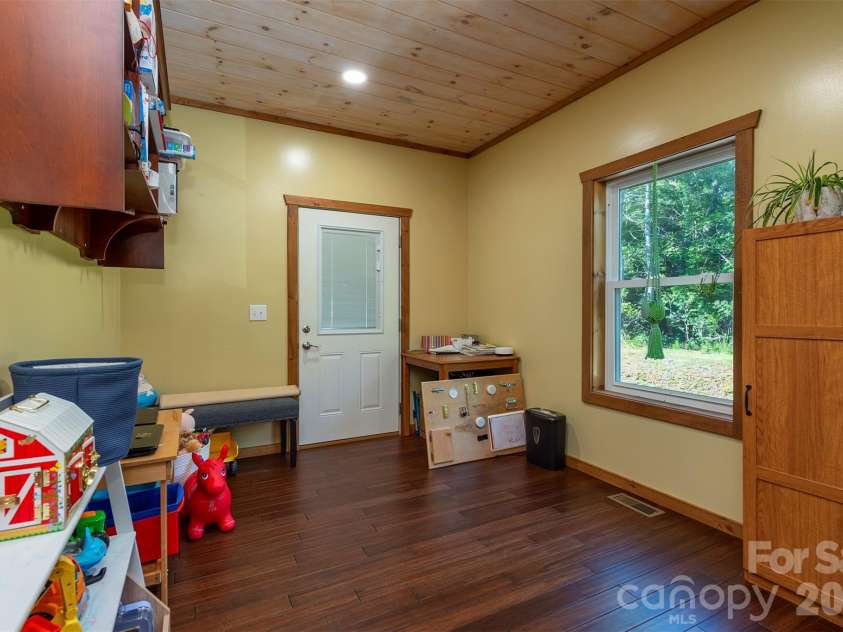 335 James View Road, Marion, NC 28752.  MLS# CAR4425169, YatesRealty ID 51355. 