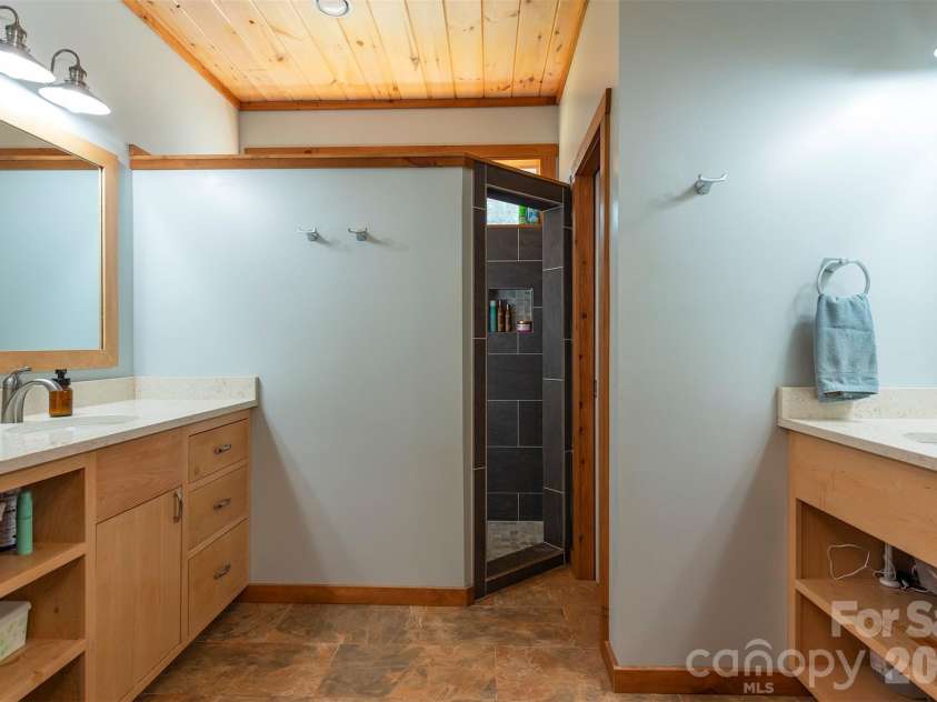 335 James View Road, Marion, NC 28752.  MLS# CAR4425169, YatesRealty ID 51355. 