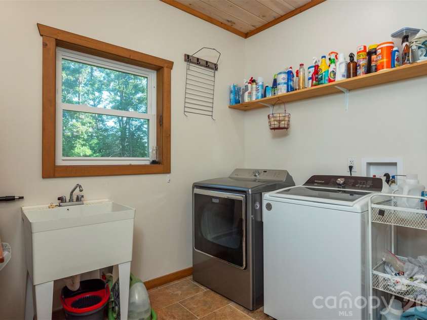 335 James View Road, Marion, NC 28752.  MLS# CAR4425169, YatesRealty ID 51355. 