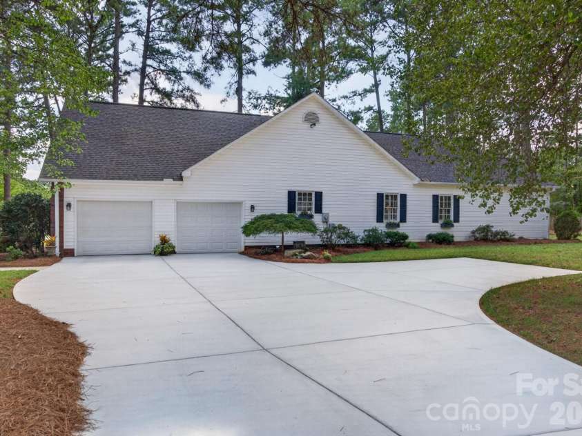 190 Bonaventure Drive, Salisbury, NC 28147.  MLS# CAR4425766, YatesRealty ID 51359. 