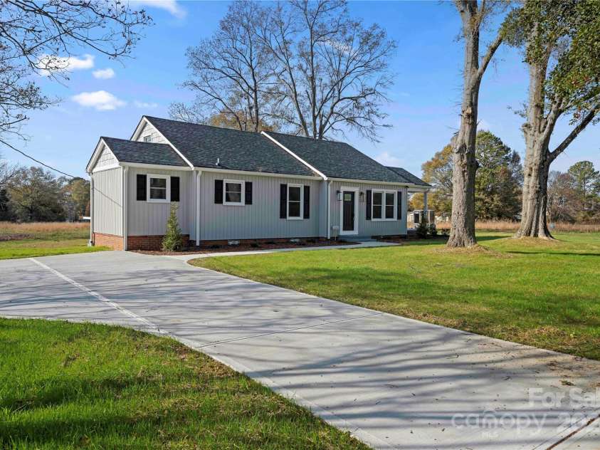 1816 Sulphur Springs Road, Shelby, NC 28152.  MLS# CAR4190451, YatesRealty ID 5136. Front