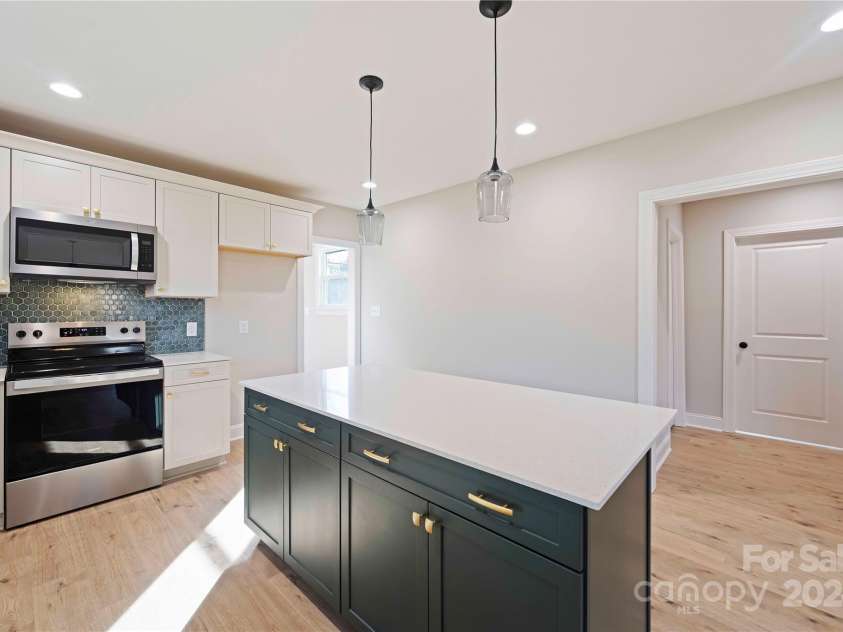 1816 Sulphur Springs Road, Shelby, NC 28152.  MLS# CAR4190451, YatesRealty ID 5136. Kitchen