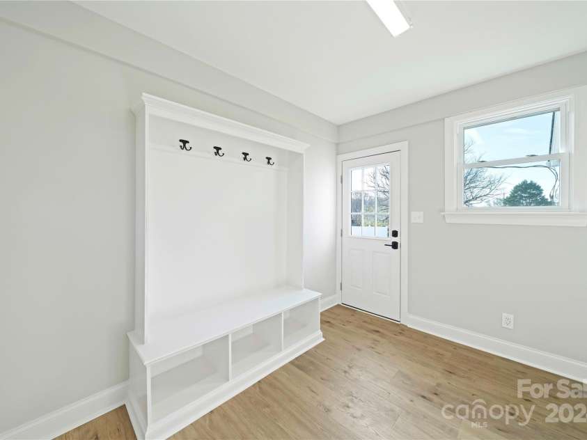 1816 Sulphur Springs Road, Shelby, NC 28152.  MLS# CAR4190451, YatesRealty ID 5136. Laundry Room/Mud Room/Drop Zone