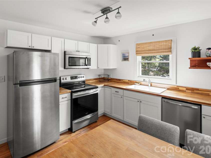 28 Long Cove Road, Candler, NC 28715.  MLS# CAR4425807, YatesRealty ID 51360. 