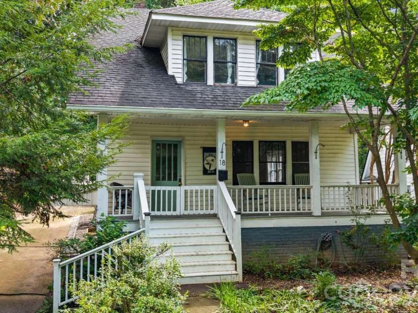 18 Westover Drive, Asheville, NC 28801.  MLS# CAR4411786, YatesRealty ID 51361. 