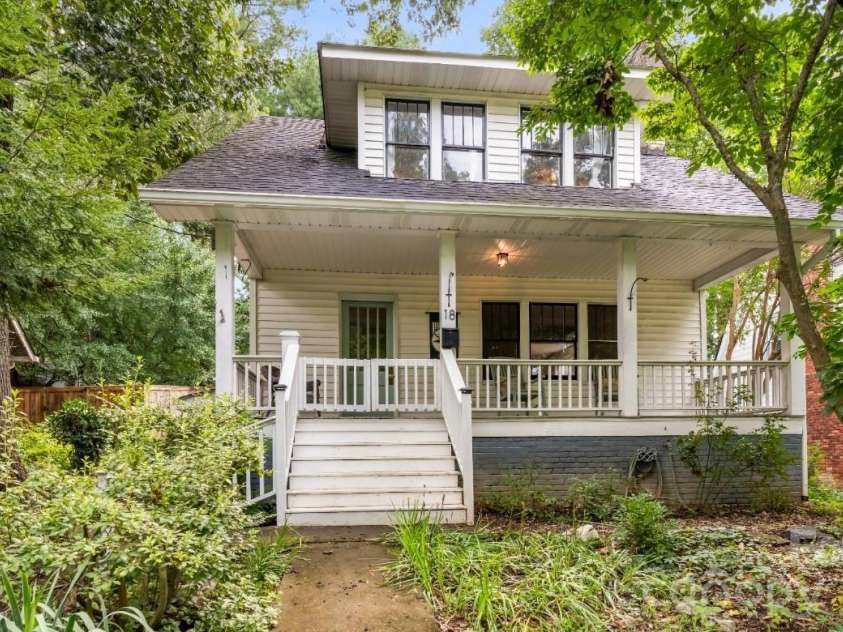 18 Westover Drive, Asheville, NC 28801.  MLS# CAR4411786, YatesRealty ID 51361. 