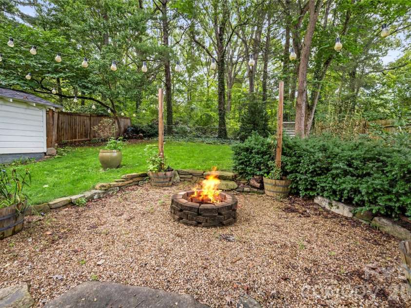 18 Westover Drive, Asheville, NC 28801.  MLS# CAR4411786, YatesRealty ID 51361. 