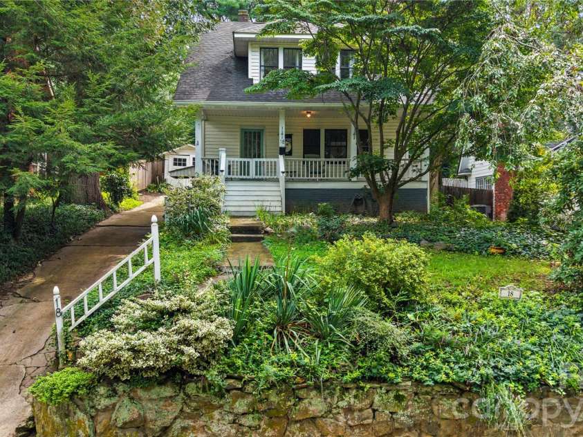 18 Westover Drive, Asheville, NC 28801.  MLS# CAR4411786, YatesRealty ID 51361. 