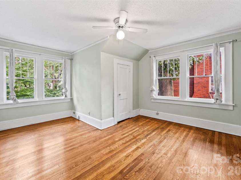 18 Westover Drive, Asheville, NC 28801.  MLS# CAR4411786, YatesRealty ID 51361. Bedroom 3