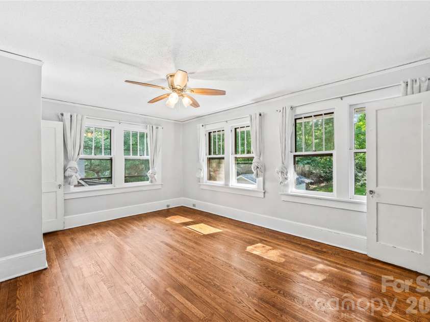 18 Westover Drive, Asheville, NC 28801.  MLS# CAR4411786, YatesRealty ID 51361. Main bedroom