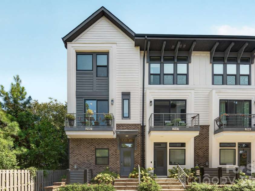 2951 Simpson Drive, Charlotte, NC 28205.  MLS# CAR4424233, YatesRealty ID 51365. 