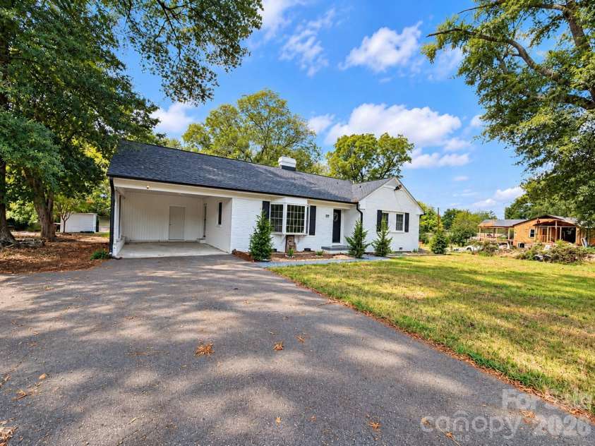 1321 Jenkins Road, Gastonia, NC 28052.  MLS# CAR4425721, YatesRealty ID 51366. 