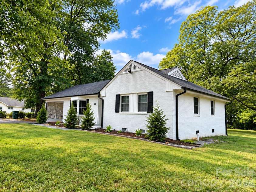 1321 Jenkins Road, Gastonia, NC 28052.  MLS# CAR4425721, YatesRealty ID 51366. 