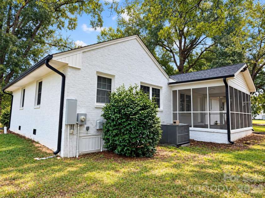 1321 Jenkins Road, Gastonia, NC 28052.  MLS# CAR4425721, YatesRealty ID 51366. 