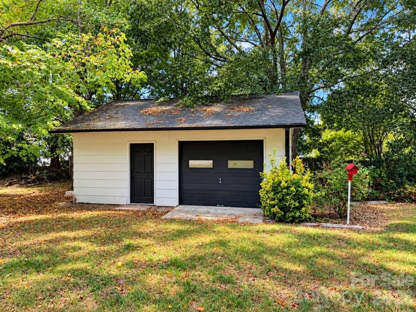 1321 Jenkins Road, Gastonia, NC 28052.  MLS# CAR4425721, YatesRealty ID 51366. 