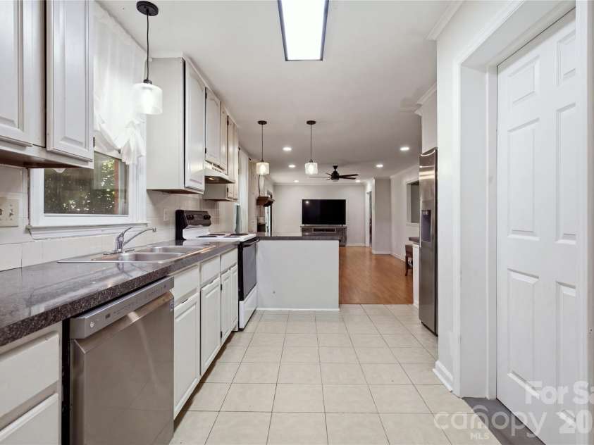 169 Greenbriar Drive, Forest City, NC 28043.  MLS# CAR4396110, YatesRealty ID 51368. 