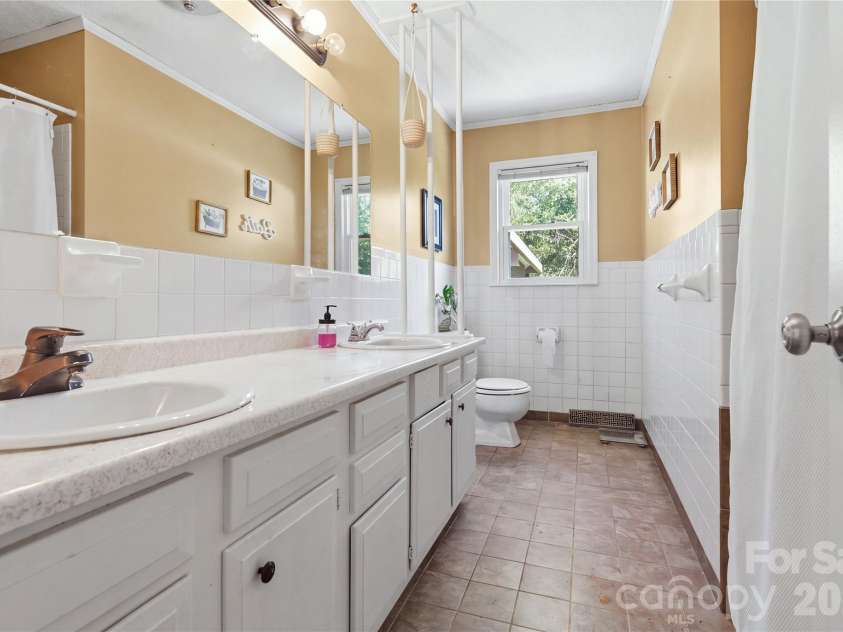 169 Greenbriar Drive, Forest City, NC 28043.  MLS# CAR4396110, YatesRealty ID 51368. 