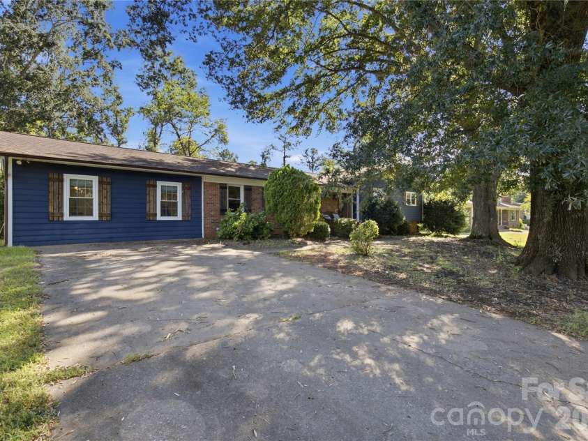 169 Greenbriar Drive, Forest City, NC 28043.  MLS# CAR4396110, YatesRealty ID 51368. 