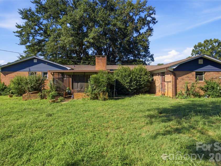 169 Greenbriar Drive, Forest City, NC 28043.  MLS# CAR4396110, YatesRealty ID 51368. 